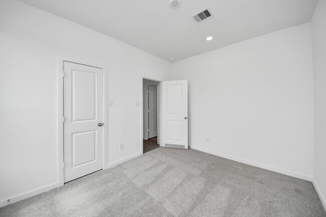 Building Photo - 28910 Rustic Robin Ln