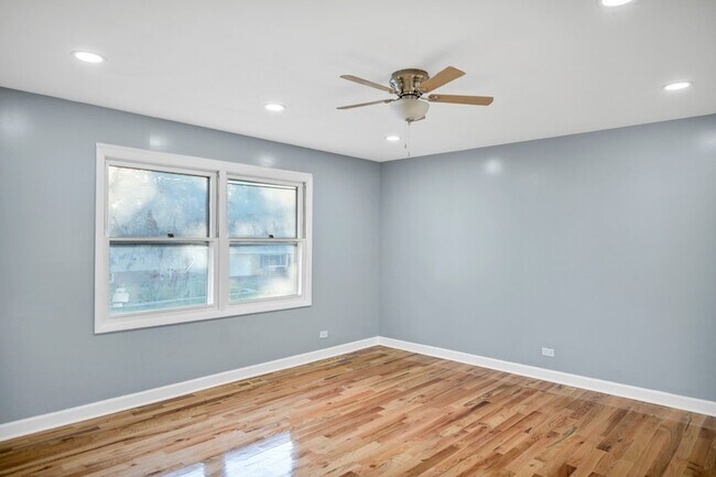 Building Photo - 7031 Glenwood Ln