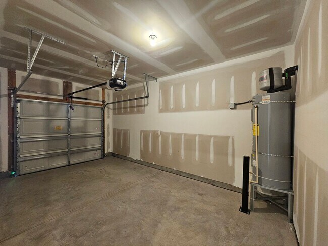 Building Photo - Brunswick Plantation- The Hamptons