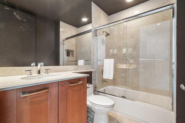 Building Photo - 715 Bayshore Dr