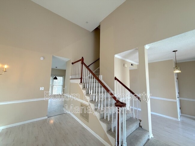 Building Photo - 9423 Fairmead Dr