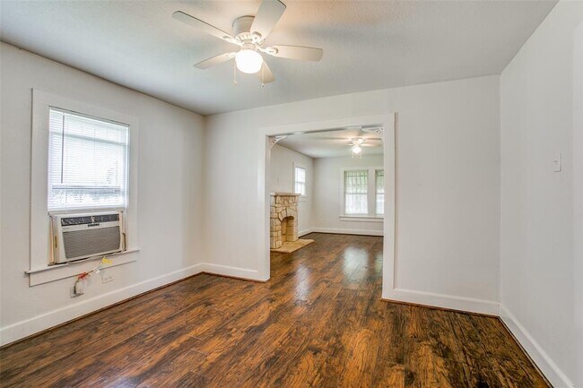 Building Photo - 7119 Farnsworth St