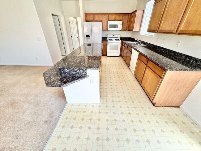 Building Photo - BEAUTIFUL 4 BEDROOM HOME IN GUARD GATED CO...
