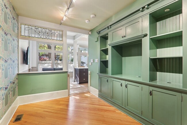 Building Photo - 1027 W Newport Ave