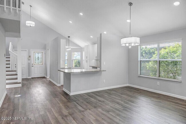 Building Photo - 104 Clam Bake Ct