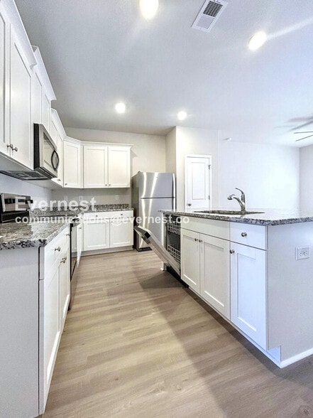 Building Photo - 2140 Willow Gln Dr