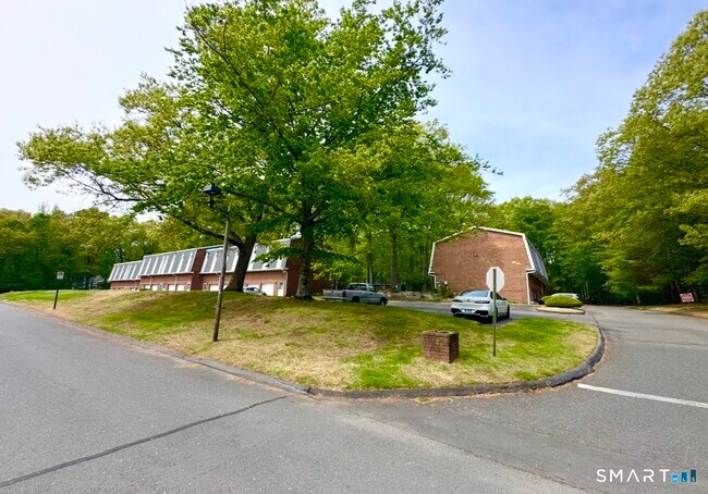 Building Photo - 313 Dunfey Ln