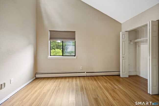 Building Photo - 5 Staunton Ct