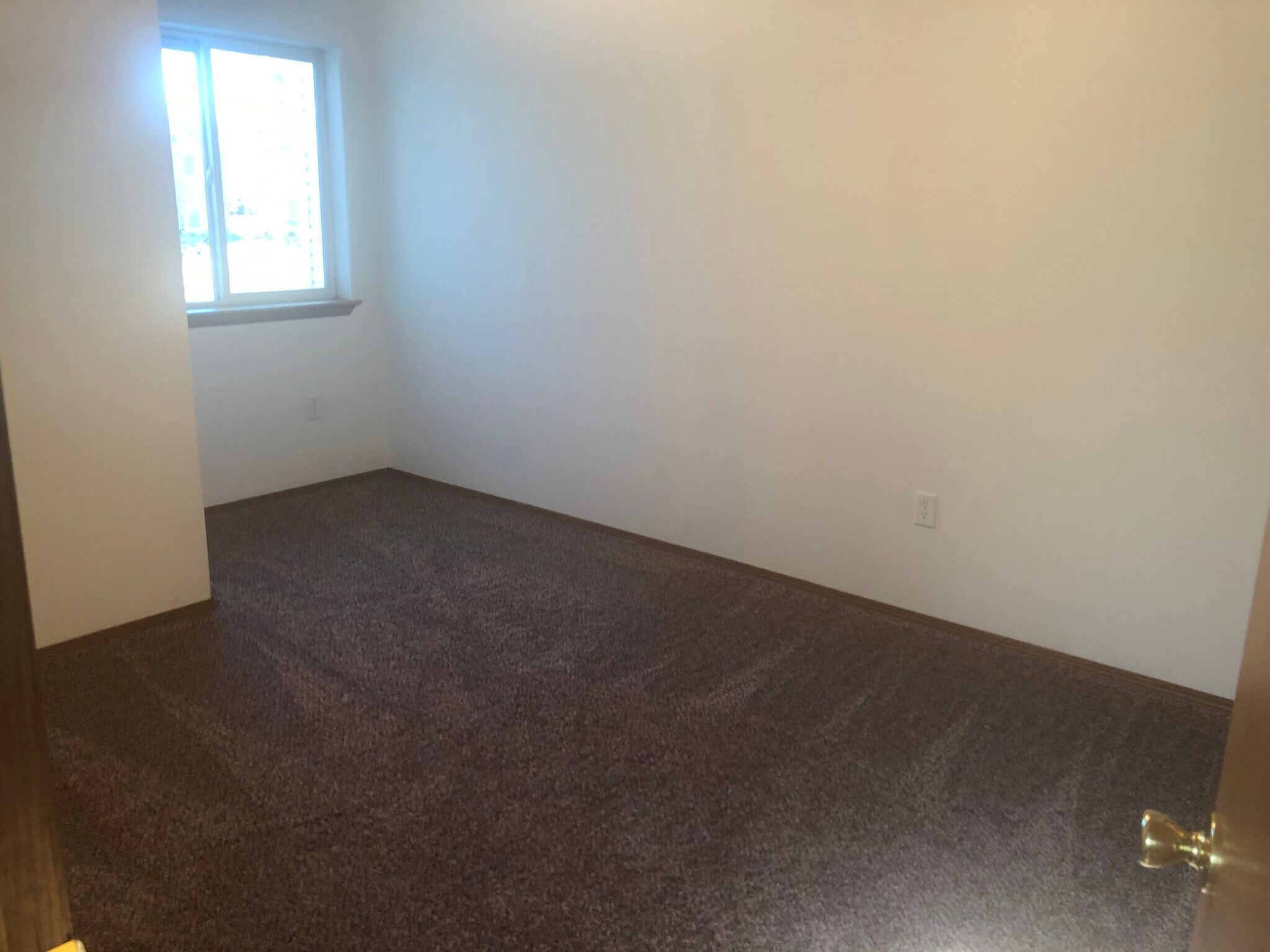 Building Photo - 1609 E Hartson Ave