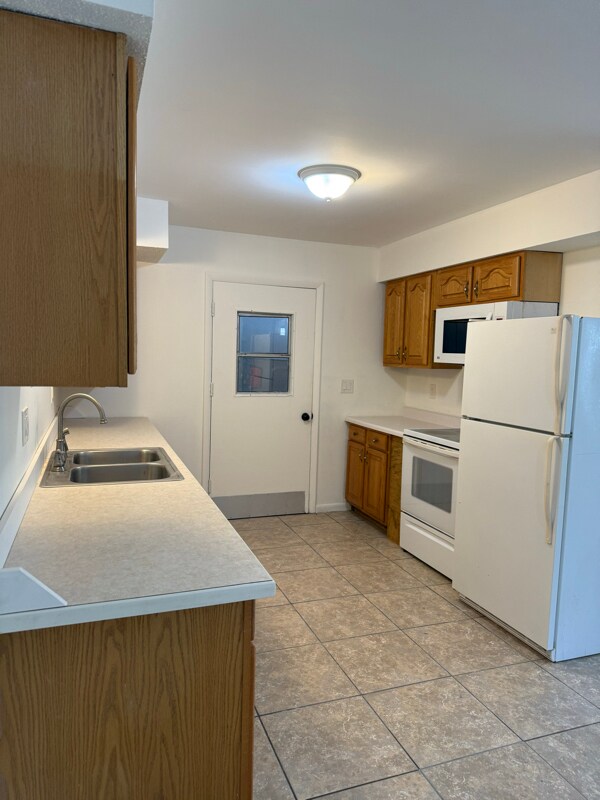 Building Photo - 323 N Lochview Terrace