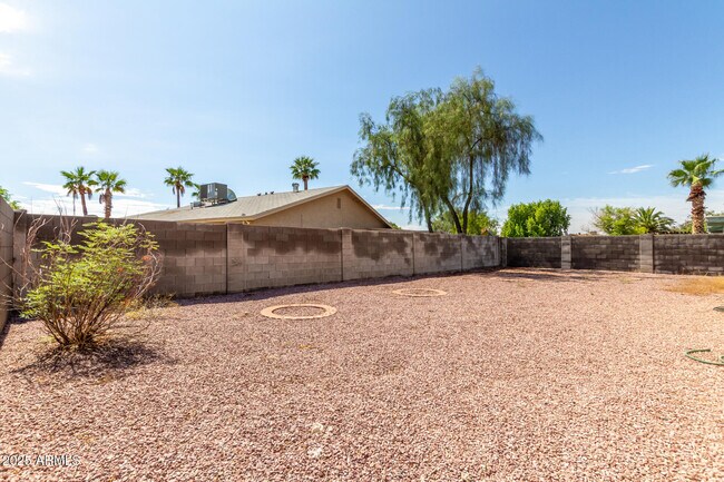 Building Photo - 5603 W Greenbriar Dr
