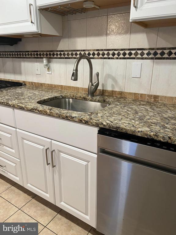 Building Photo - 100 West Ave