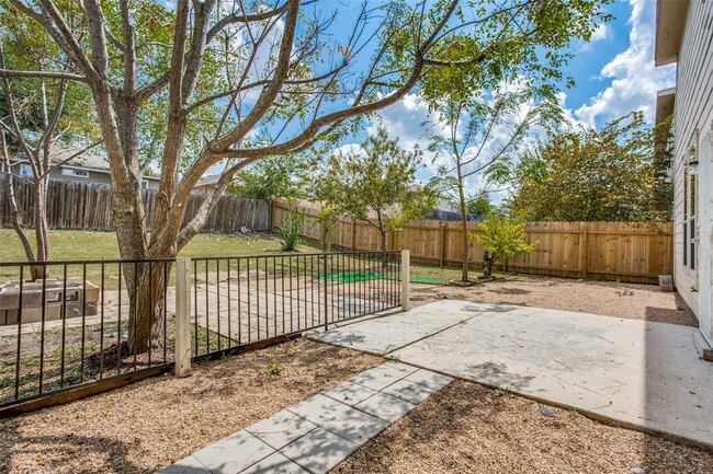 Building Photo - 2443 Green Meadows Ln