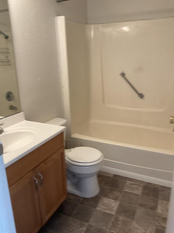 Building Photo - 310 Briar Manor