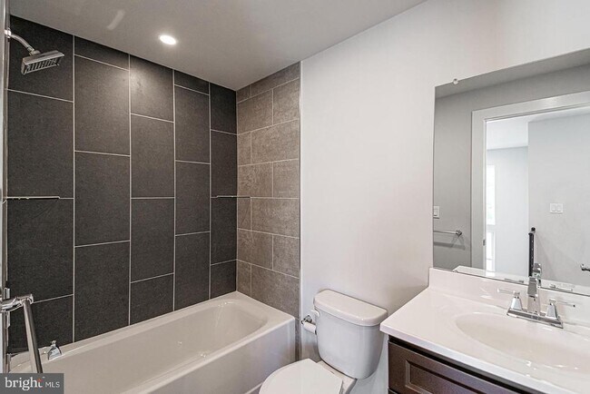 Building Photo - 2535 Annin St