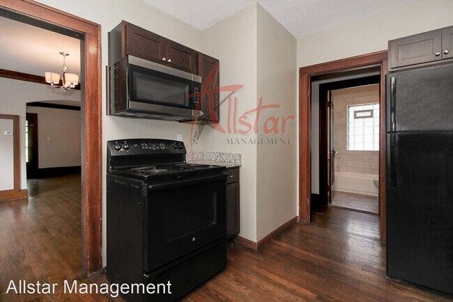 Building Photo - 2 br, 1 bath House - 1335 W 91st (up)