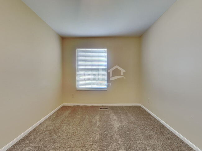 Building Photo - 6939 Sandbur Ct