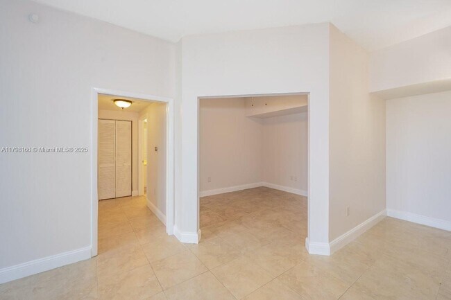 Building Photo - 510 NW 84th Ave