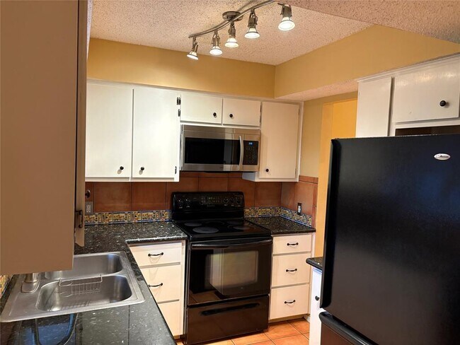 Building Photo - 9226 Jollyville Rd