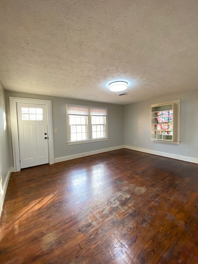 Building Photo - 202 Francis St W