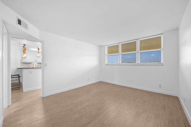 Building Photo - 5321 NE 24th Terrace