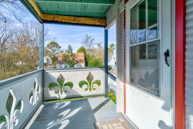 Primary Photo - 338 Main St