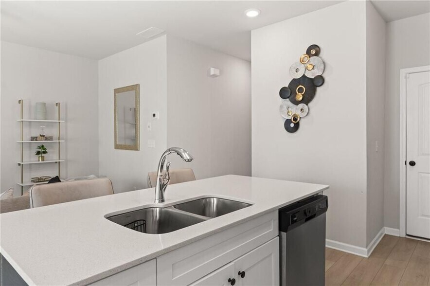 Building Photo - 2538 Polaris Way SW