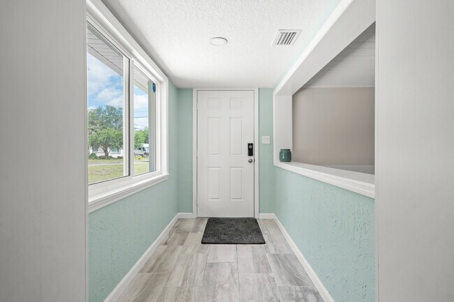 Building Photo - 693 Orange Blossom Dr