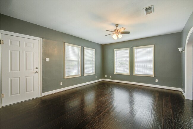 Building Photo - 319 Coronado St