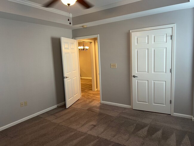 Building Photo - Lovely Bridgepoint Condo with Many Upgrades!