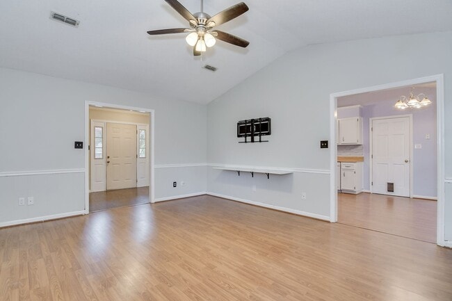 Building Photo - Ranch In Columbia County