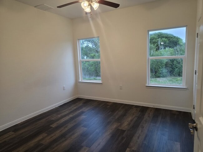 Building Photo - 4/2/2-With waterview!