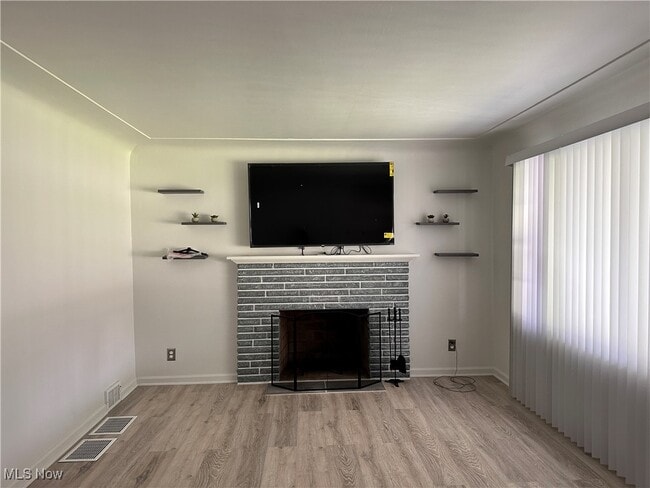 Building Photo - 301 Park Dr