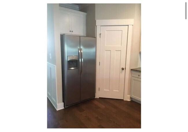 Building Photo - Luxury Townhome in Prime Location
