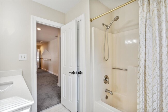 Building Photo - Kingsmill Gem