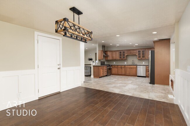 Building Photo - **Stunning 4-Bedroom Home with Modern Amen...