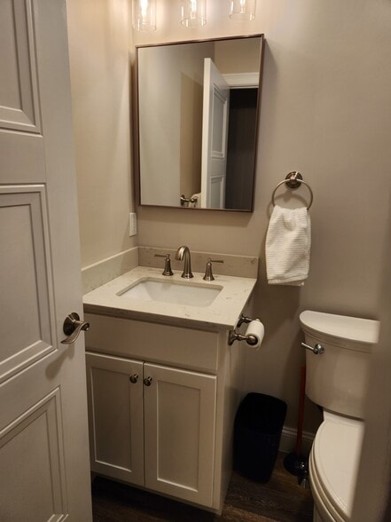 Building Photo - 91 Village Green Cir