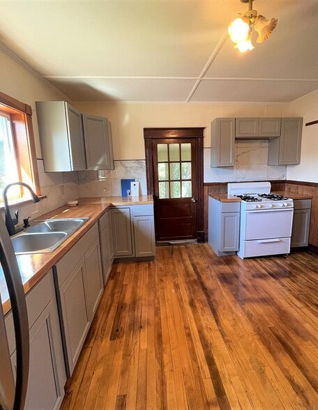 Building Photo - 17-19 Lafountain Street