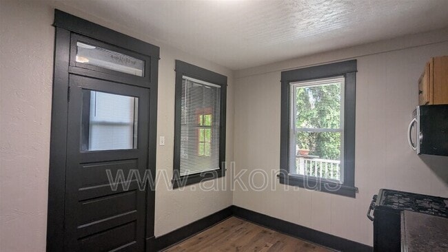 Building Photo - 3017 Glendale Ave