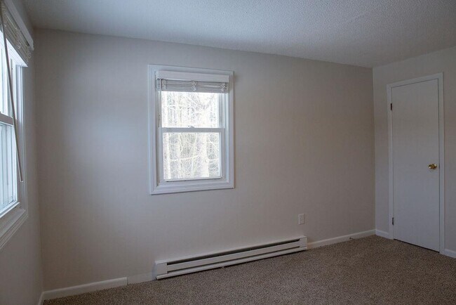 Building Photo - 180 N Main St