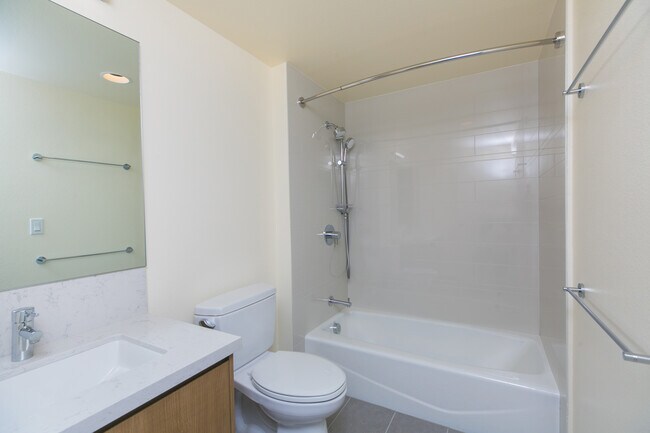 Building Photo - 1391 Kapiolani Blvd