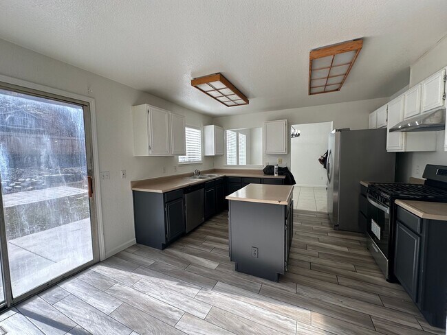 Building Photo - 4541 Creekside Cir