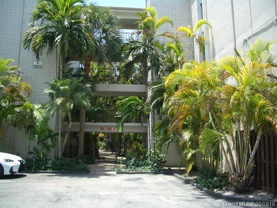 Building Photo - 6904 N Kendall Dr