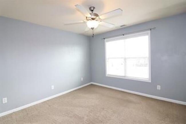 Building Photo - 198 Collinwood Dr