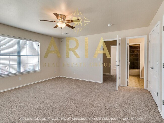 Building Photo - *611-613 Welston Cr.