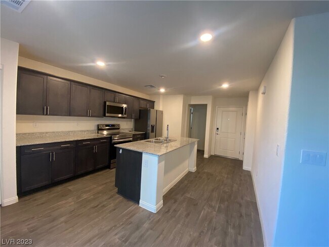 Building Photo - 6882 Magenta Moon St