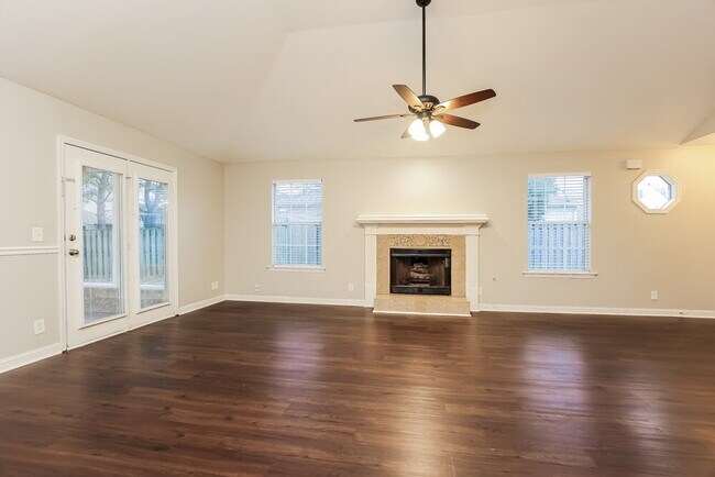 Building Photo - 2922 Churchill Ln