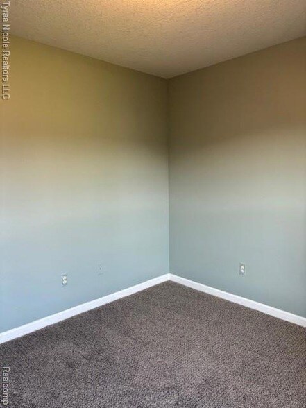 Building Photo - 28825 Cullen Dr
