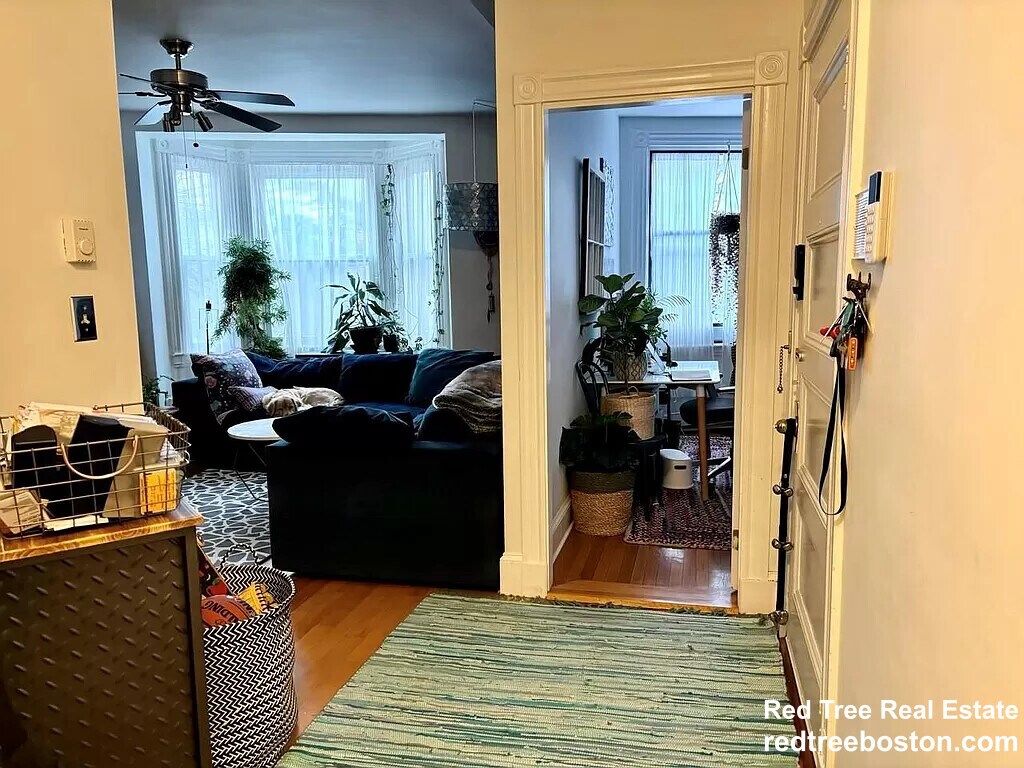 Building Photo - 31 Station St