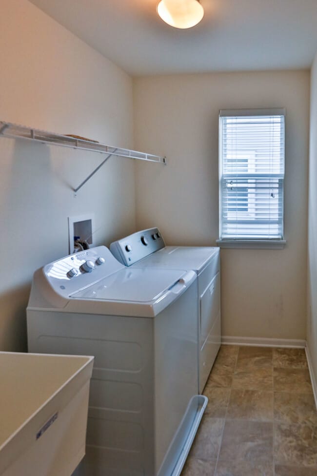 Building Photo - 2564 Retreat Cir